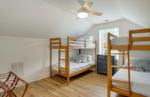 Lakefront Home with Hot Tub and Dock in Cross Hill! - Foto 27