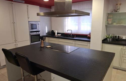 Magnífica Villa Familiar Con Piscina a 8Km Playa - Photo 15