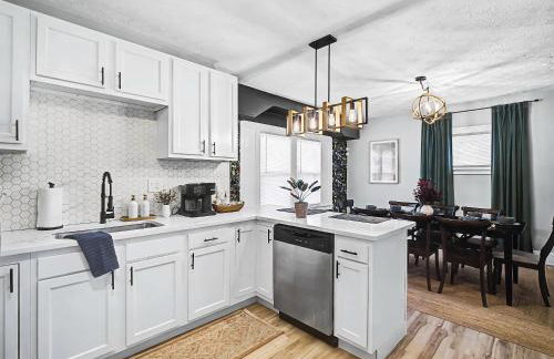 Newly Renovated and Designed Near Downtown - Foto 23