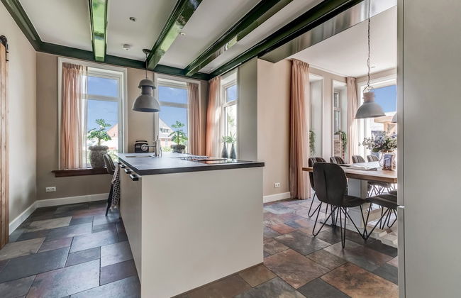 Stylish Farmhouse With Spa Tub - Foto 17