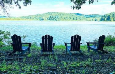 Lakeside Cabin - Serene Retreat with Lake Monroe Views and Wraparound Deck in Brown County - Foto 4