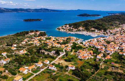 Roko Opaćac Veli IŽ,otok Iž - Foto 17