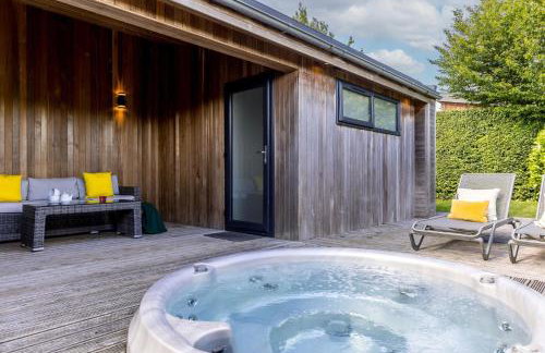 Nyland Lodge - Hot Tub - Fireplace - Free Parking & WiFi - Foto 24