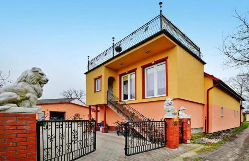 Cottage by Lake Ostrowieckie With Private Beach - Foto 2