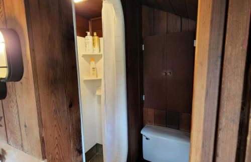 Unique Farm Apartment with Woodstove - Foto 16