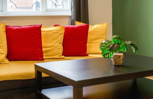 Family-Friendly 3-Bed House with Huge Garden - Foto 24