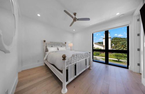 LVS Villa Blanco 5BR Coastal Oasis with Rooftop Sunset Deck Heated Pool Spa & Walk-to-Beach Access - Foto 15