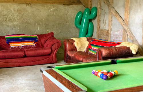 Farmhouse in Suffolk with wild swimming & hot tub - Photo 20