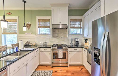 Breezy Home with Grills, Pool and Beach Access! - Foto 8