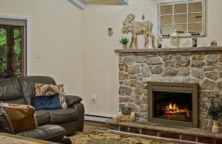 Frolic on Fern by Avantstay Enclosed Deck w/ Forest Views, Bar - Foto 14