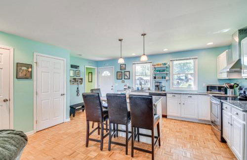 Charming Wolcott Cottage with Fire Pit and Mini Dock - Foto 10