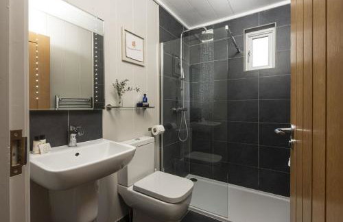 Blackbird Lodge, Strawberryfield Park - Free Parking, Hot tub, pets allowed - Photo 8