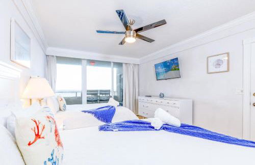 Stylish Beachfront Condo with Balcony & Ocean View - Foto 42