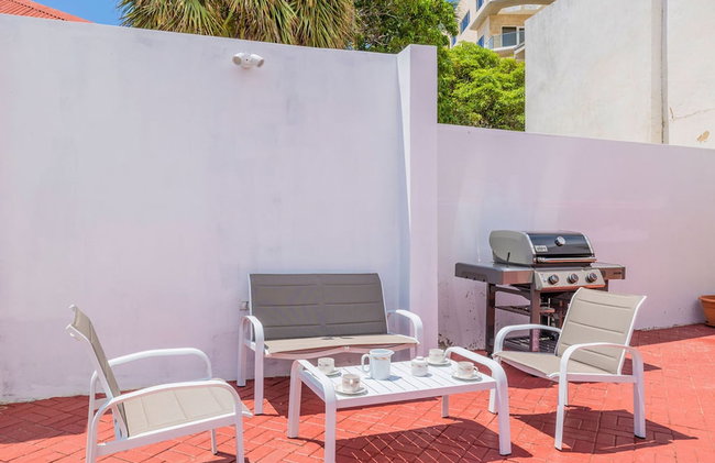 3BR 3BA Pool Downtown Short Walk to Beach - Foto 21