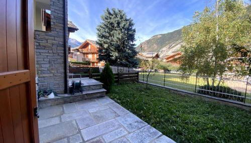 Incantevole Appartamento con Giardino - Garage Privato e Free Wifi - Photo 3, Garden, Garden view