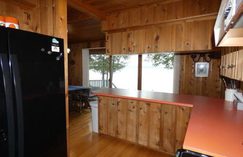 Classic Lake Home on Torch Lake - Foto 31