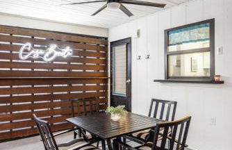 Stylish coastal retreat with Heated Saltwater pool - Foto 36