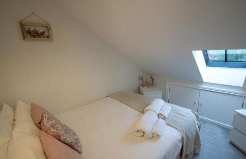 Relaxing Town Centre House - Perfect for Exploring - Photo 13