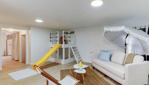 The Playmakers Funhouse-HOF Village - Foto 1