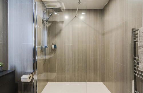 Brimmond Homes - nr to Univ, Hospitals, o2 Apollo, PLAB & 7 mins to City Centre - Stylish, Modern & Secure 2 Bed, 2 Bath Apt with Allocated Free Parking - Foto 9