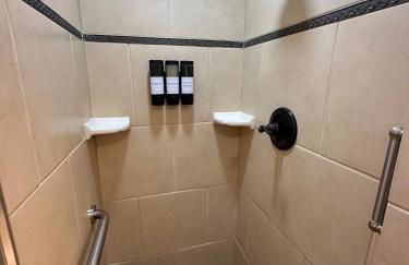 The Sleepy Tiki - game room, tiki lounge, firepit - Foto 15