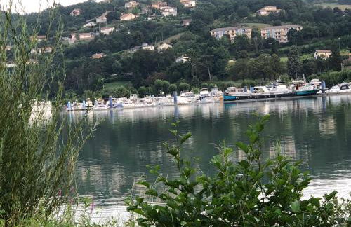 CONDRIEU appartement 1 er et parking voiture vélo - Foto 22