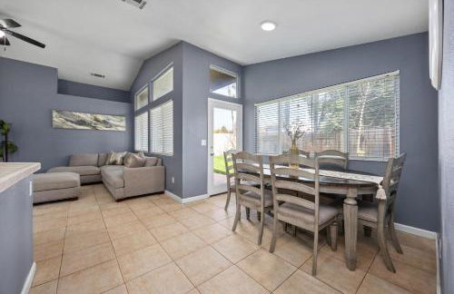 3 Bed 2 Bath Newly Furnished - Available Now - Photo 11