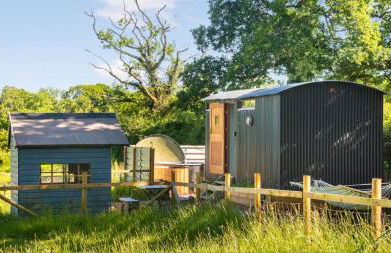 Shepherds Hut with Scandinavian Hot Tub and hydromassager - Foto 14