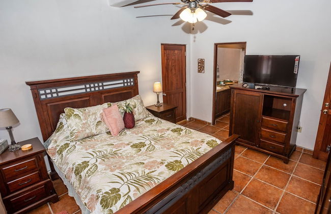 Gecko Getaway 2 Bedroom Condo by RedAwning - Photo 3