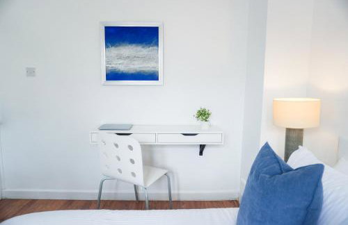 Spacious 3BR Weekend Getaway Home Near Etihad and Coop Live - Free Parking! - Foto 19