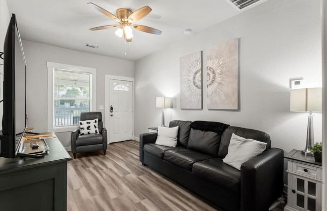 Charming 1BR Sanctuary w/ FREE Parking - Photo 12