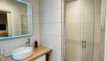 La Grange 1578 - Maison 4 étoiles - Centre Ville - Commerce à Proximité - Foto 3, Shower