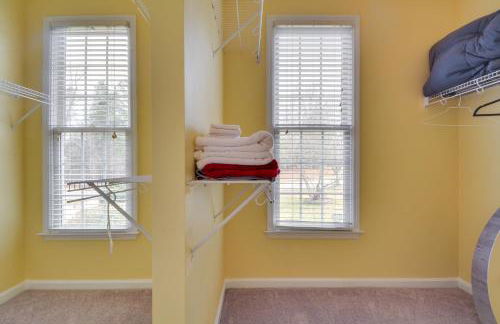 Fire Pit and Pool Access Quiet Holly Springs Home - Foto 17