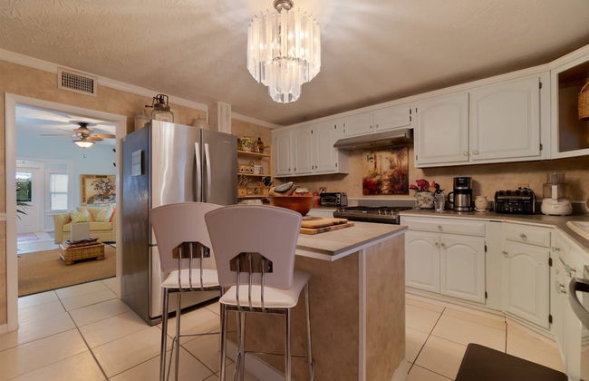 The Secret Garden Home Close to Beach, Shops, Restaurants, Pet Friendly, Close to Lucerne Ave! - Foto 29