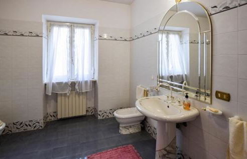 5 Bedroom Beautiful Home In Giove - Foto 33