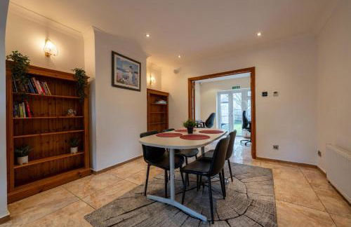 Lovely 5 Bed House in Barnet , home away from home - Foto 3