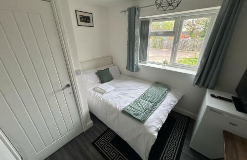 Private Room Sleeps 2 with Ensuite & Parking - Foto 35