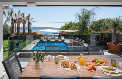 Seaview Villa Stanka with Pool and attached Jacuzzi - Photo 14