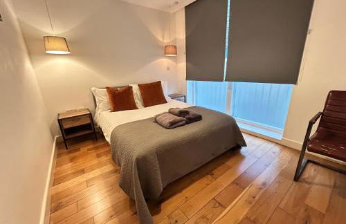 Modern 2BR East London Flat with Balcony near the tube - Foto 6