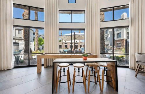 Boulevard Stays Chic 1BR Near Stadium Pool Access Gym & Free Parking - Photo 8