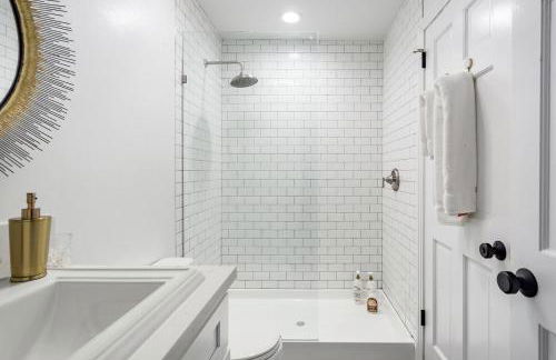 Silver Triangle Oasis with Verdant Backyard - Foto 25