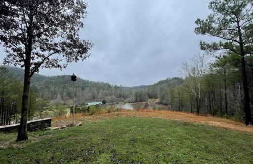 Nature lovers dream! Steps from fishing plus 140 acres of hiking! 4 Bedroom Home by RedAwning - Foto 60