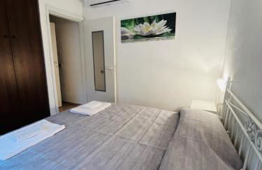 Mirto Beachside Apartment - 2BR - Wi-Fi - AC - 100m from the Beach - BBQ - Parking - Foto 8