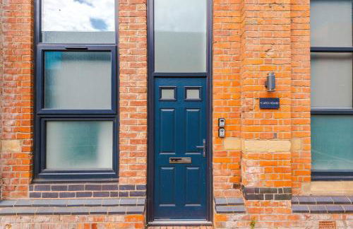 Cohost Partners Cozy Stay Heart of Warrington - Photo 36