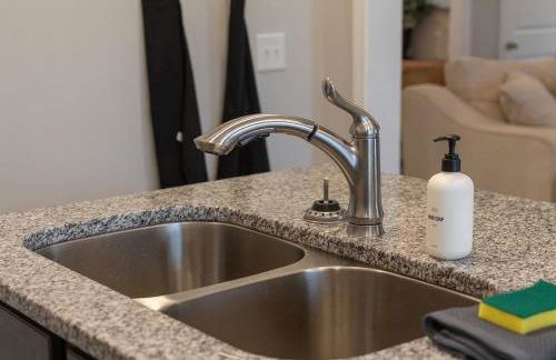 Cottage with 3 King Beds, 3 min to Marina, Fire Pit - Foto 50