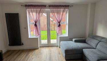 Lux House, Jennett's Park - Foto 2