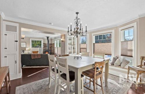 Cozy Farmhouse w Treehouse Fire Pit 1 Mile to Beach Close to Skiing Adventures 1226 - Foto 19