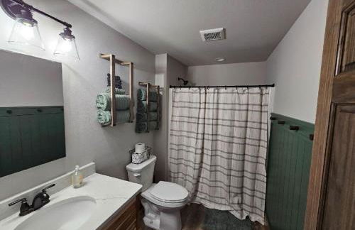 Sunset Serenity 5 Bedroom, Private Lake, Hot Tub - Foto 28