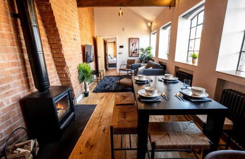 DJH Homes - Luxurious and chic 3BR Grade II Industrial House with log burner and electric blinds - JQ, Birmingham City - Foto 6