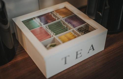 JOBOSTAYS - LINDEN Family Apartment Oldenburg - sehr geräumig 110m2 - Terrasse mit Gartenblick - voll ausgestattete Küche - 2 Bäder - Babybett - 10 Min zu Fuß zum Bahnhof - kostenloses WLAN - Parkplatz - kontaktfreier Check-In - Photo 43